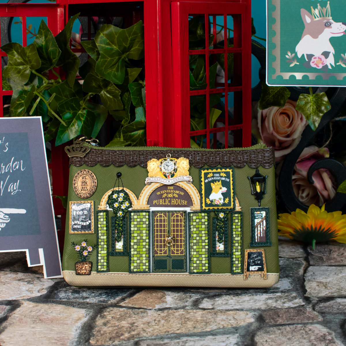 The Queen Elizabeth Pub Box Bag