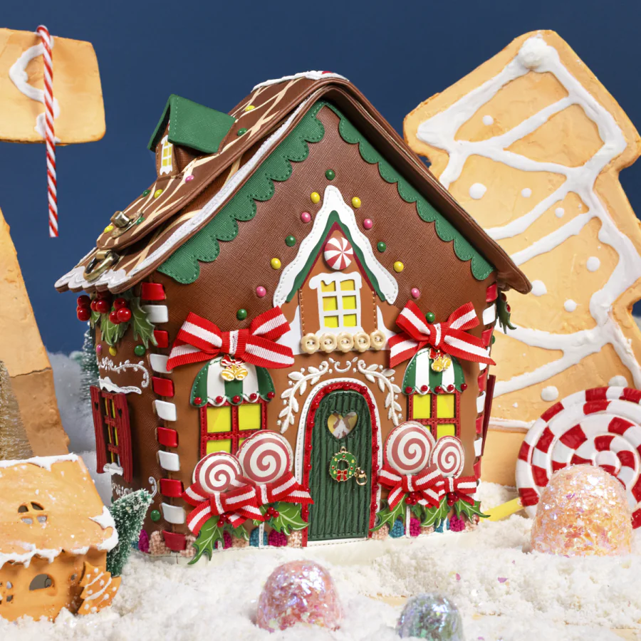 GINGERBREAD HOUSES